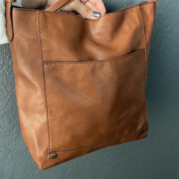 ❤️🔥SOLD❤️🔥Universal Thread Shoulder Bag - Picture 2 of 8